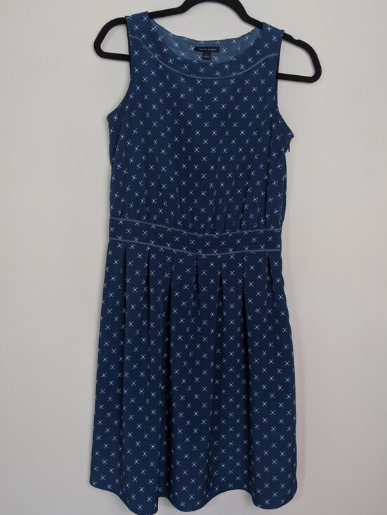 Tommy Hilfiger Dresses & Skirts - Tommy Hilfiger Navy Blue Floral Midi Sleevesless Dress Size 6 Workwear